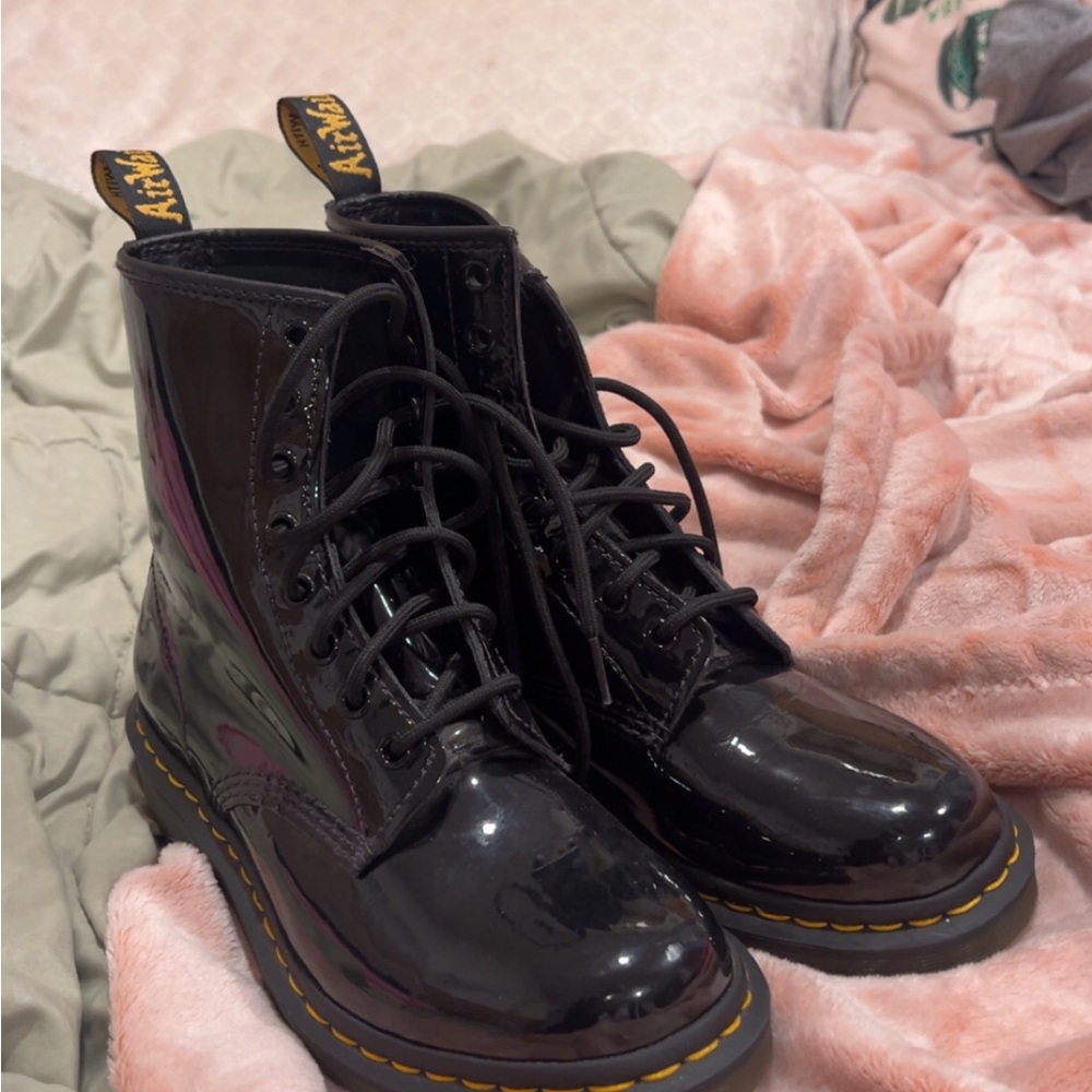 Dr. Martens Shiny Black